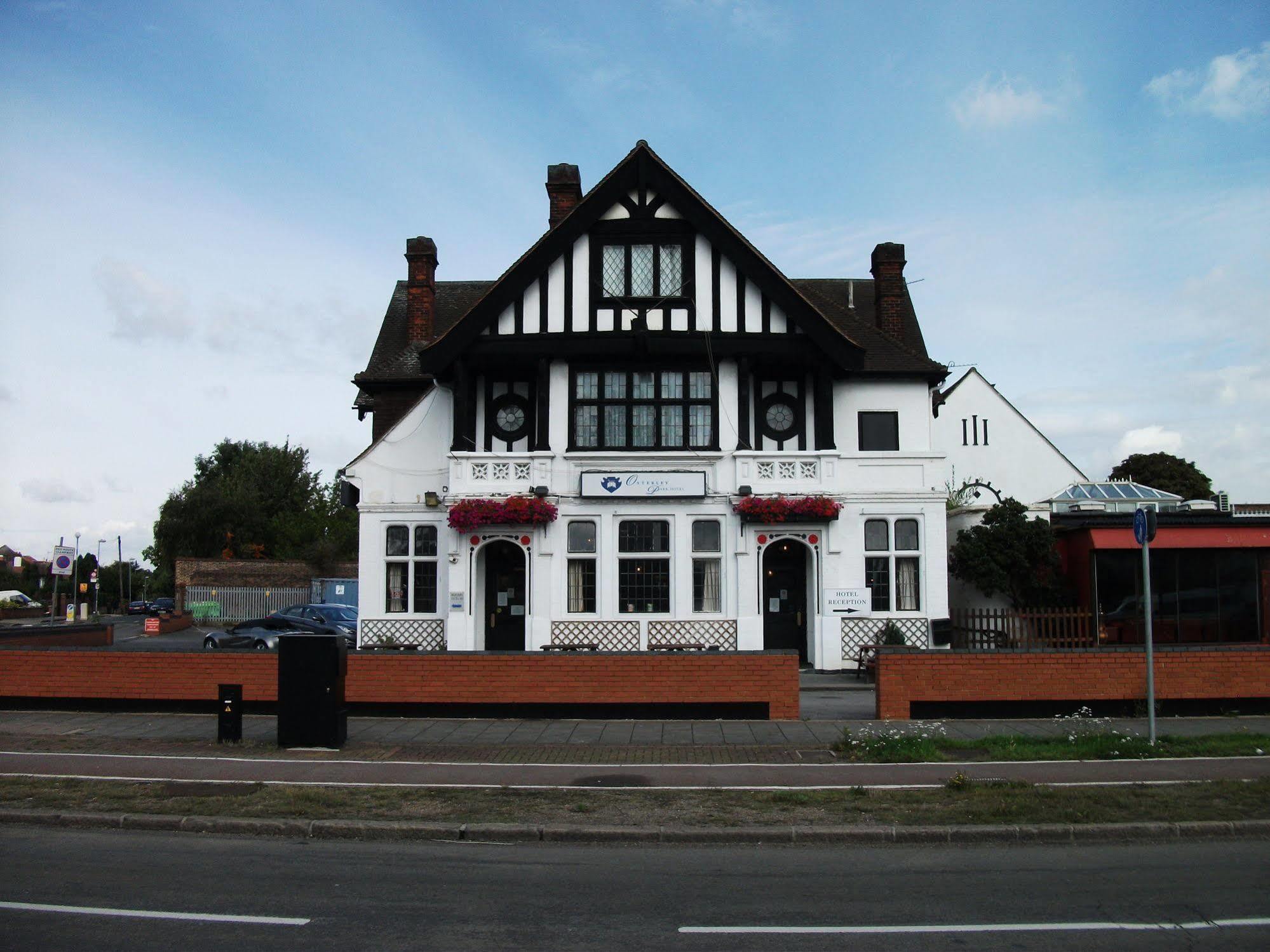 Oyo Osterley Park Hotel Isleworth Buitenkant foto
