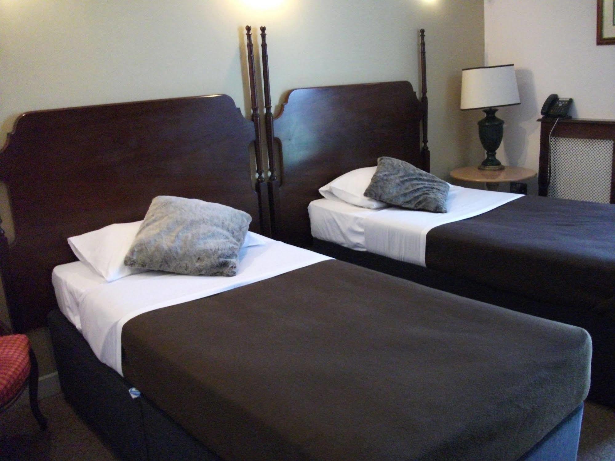 Oyo Osterley Park Hotel Isleworth Buitenkant foto