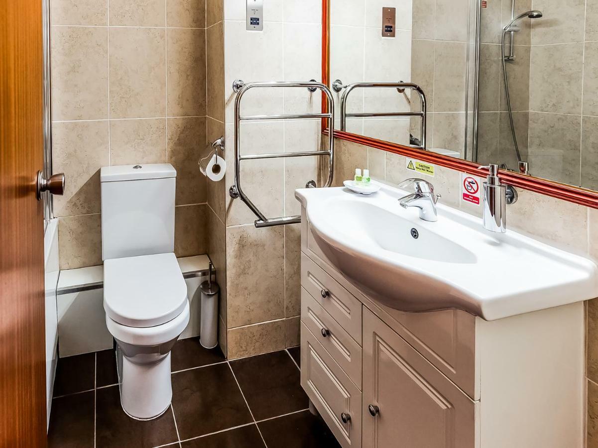 Oyo Osterley Park Hotel Isleworth Buitenkant foto
