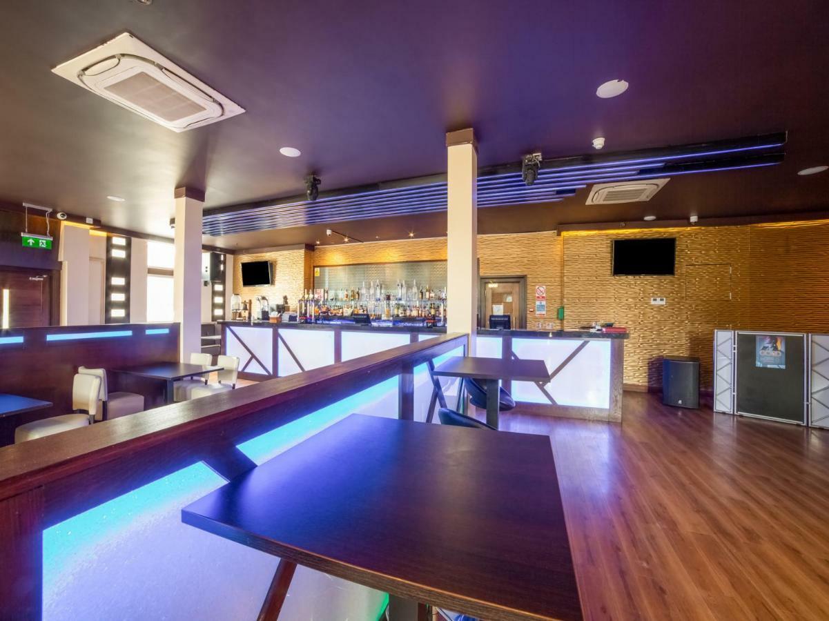 Oyo Osterley Park Hotel Isleworth Buitenkant foto